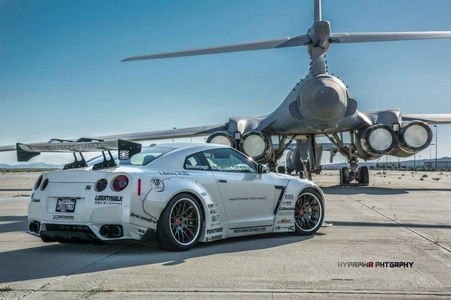  Nissan GT-R by Liberty Walk 2014 года  (фото 2 из 15)